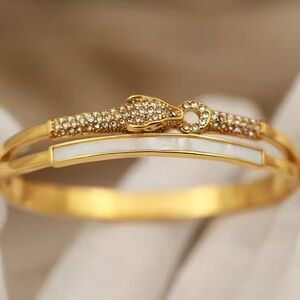 Elegant Gold Leopard Bangle Bracelet